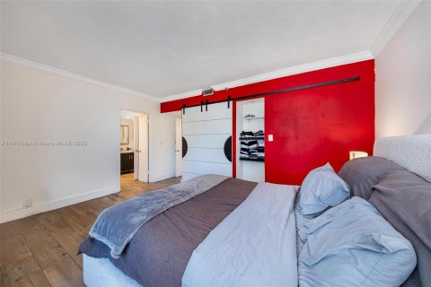 Condo in Miami, Florida, 1 bedroom  № 1974904 - photo 29