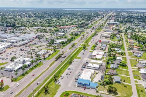 Propiedad comercial en venta en Port Charlotte, Florida, 731.14 m2 № 1648634 - foto 5