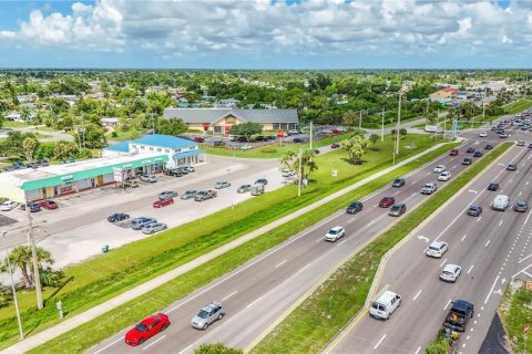 Immobilier commercial à vendre à Port Charlotte, Floride: 731.14 m2 № 1648634 - photo 9