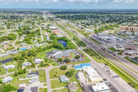 Propiedad comercial en venta en Port Charlotte, Florida, 731.14 m2 № 1648634 - foto 7