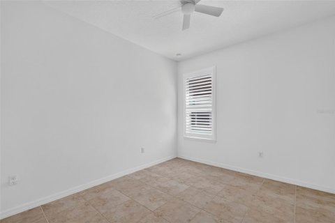 Villa ou maison à vendre à Poinciana, Floride: 2 chambres, 158.21 m2 № 2339666 - photo 24