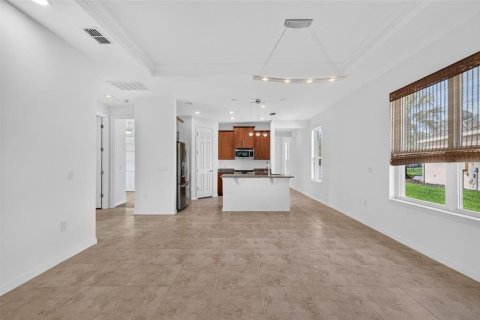 Villa ou maison à vendre à Poinciana, Floride: 2 chambres, 158.21 m2 № 2339666 - photo 11