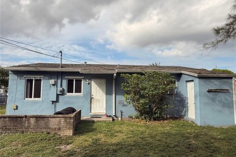 Купить виллу или дом в Норт-Майами, Флорида 3 спальни, 92.9м2, № 1966957 - фото 2