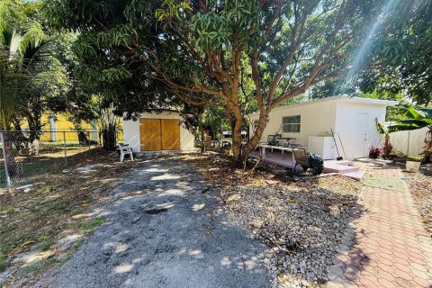 House in South Miami, Florida 3 bedrooms, 127.74 sq.m. № 1963375 - photo 22