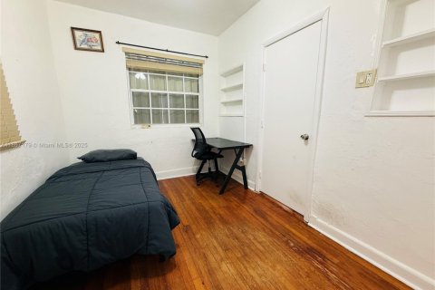 House in South Miami, Florida 3 bedrooms, 127.74 sq.m. № 1963375 - photo 11