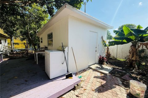 House in South Miami, Florida 3 bedrooms, 127.74 sq.m. № 1963375 - photo 25