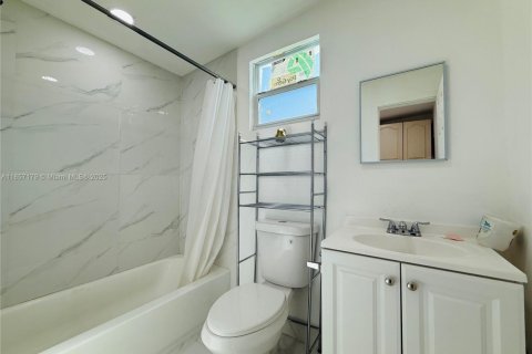 House in South Miami, Florida 3 bedrooms, 127.74 sq.m. № 1963375 - photo 28