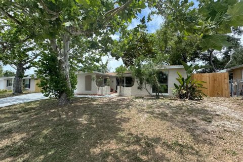 House in Port Richey, Florida 4 bedrooms, 182.27 sq.m. № 1759438 - photo 4