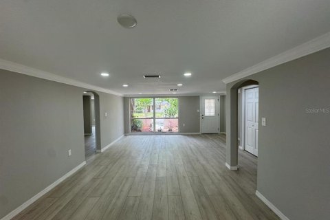 House in Port Richey, Florida 4 bedrooms, 182.27 sq.m. № 1759438 - photo 11