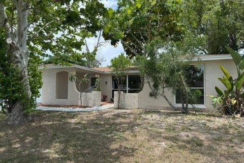House in Port Richey, Florida 4 bedrooms, 182.27 sq.m. № 1759438 - photo 5