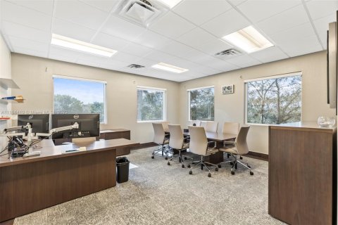 Commercial property in Weston, Florida № 2076086 - photo 15