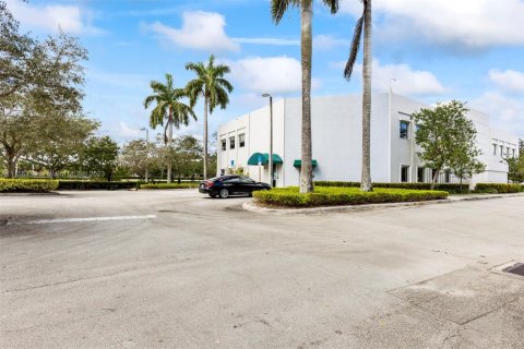 Commercial property in Weston, Florida № 2076086 - photo 27