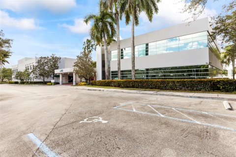 Commercial property in Weston, Florida № 2076086 - photo 2
