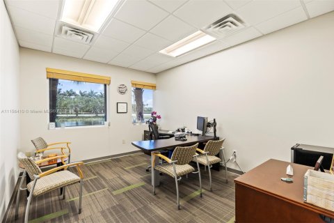 Commercial property in Weston, Florida № 2076086 - photo 8