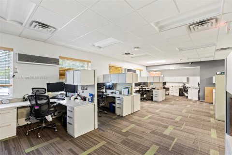 Commercial property in Weston, Florida № 2076086 - photo 5