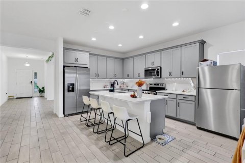 Villa ou maison à vendre à Haines City, Floride: 4 chambres, 195.09 m2 № 2413614 - photo 3