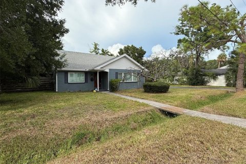 House in Tampa, Florida 3 bedrooms, 188.22 sq.m. № 1883968 - photo 2
