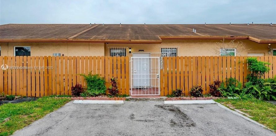 Casa en Hialeah, Florida 2 dormitorios, 101.17 m2 № 1868424