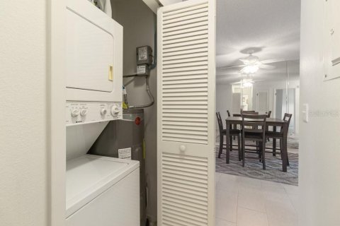 Condo in New Port Richey, Florida, 2 bedrooms  № 1906541 - photo 14