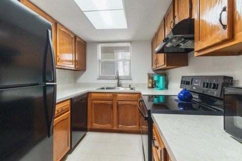 Condo in New Port Richey, Florida, 2 bedrooms  № 1906541 - photo 5