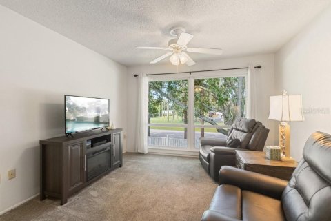 Condo in New Port Richey, Florida, 2 bedrooms  № 1906541 - photo 13