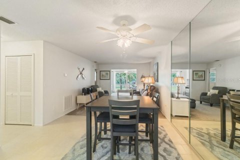 Condo in New Port Richey, Florida, 2 bedrooms  № 1906541 - photo 6