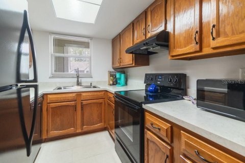 Condo in New Port Richey, Florida, 2 bedrooms  № 1906541 - photo 4