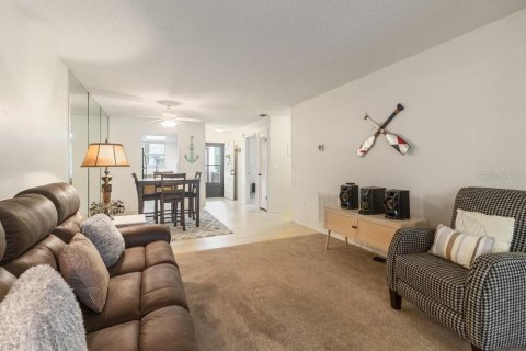 Condo in New Port Richey, Florida, 2 bedrooms  № 1906541 - photo 12