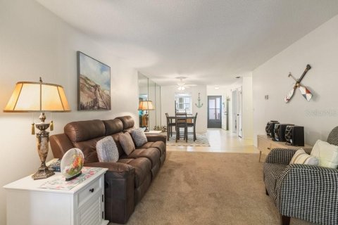 Condo in New Port Richey, Florida, 2 bedrooms  № 1906541 - photo 10