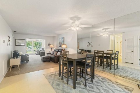 Condo in New Port Richey, Florida, 2 bedrooms  № 1906541 - photo 1