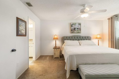 Condo in New Port Richey, Florida, 2 bedrooms  № 1906541 - photo 16