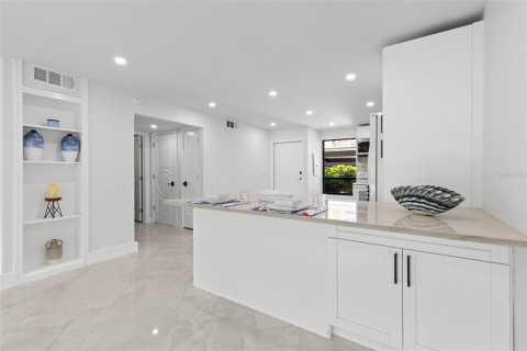 Condo in Clearwater, Florida, 2 bedrooms № 2204002 - photo 9