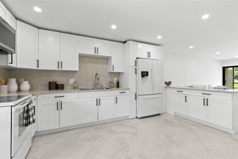 Condo in Clearwater, Florida, 2 bedrooms № 2204002 - photo 3