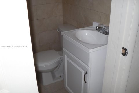 Снять в аренду виллу или дом в Майами, Флорида 2 спальни, 225.2м2, № 2034959 - фото 9