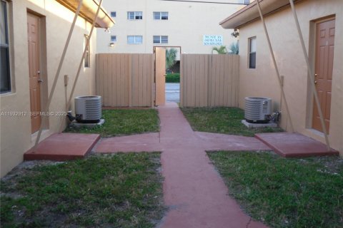 Снять в аренду виллу или дом в Майами, Флорида 2 спальни, 225.2м2, № 2034959 - фото 3
