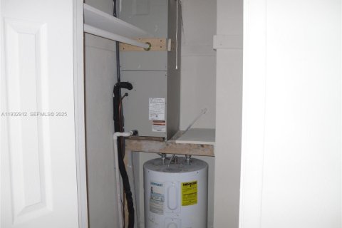 Снять в аренду виллу или дом в Майами, Флорида 2 спальни, 225.2м2, № 2034959 - фото 11