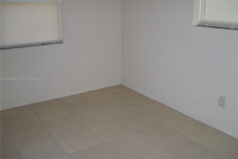 Снять в аренду виллу или дом в Майами, Флорида 2 спальни, 225.2м2, № 2034959 - фото 10