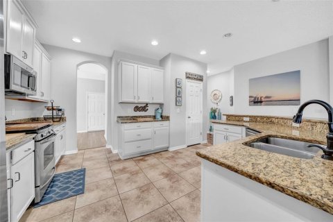 House in Fish Hawk, Florida 4 bedrooms, 280.38 sq.m. № 1616040 - photo 8