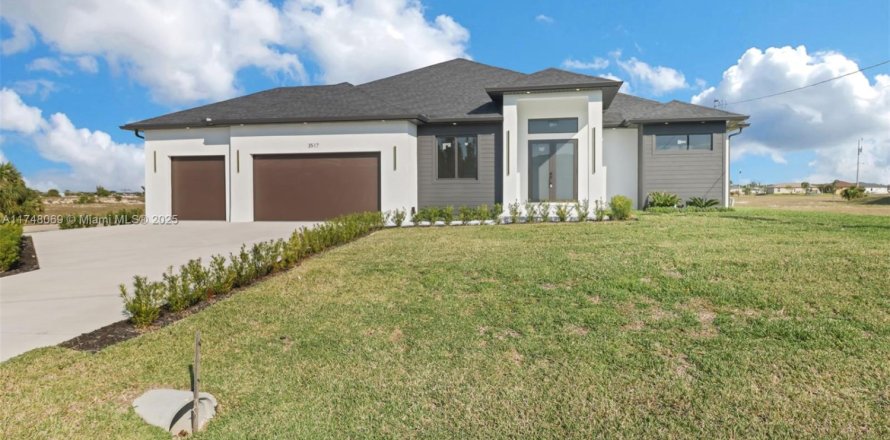 Villa ou maison à Cape Coral, Floride 4 chambres, 205.69 m2 № 1985310