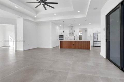 Villa ou maison à vendre à Cape Coral, Floride: 4 chambres, 205.69 m2 № 1985310 - photo 13