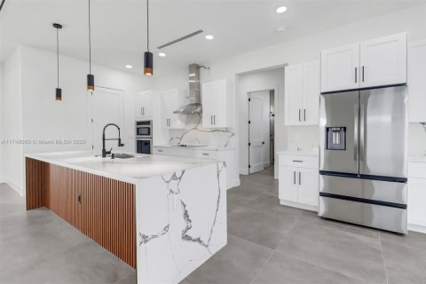 Villa ou maison à vendre à Cape Coral, Floride: 4 chambres, 205.69 m2 № 1985310 - photo 6