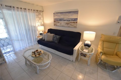 Casa en venta en West Palm Beach, Florida, 1 dormitorio, 56.76 m2 № 2036443 - foto 9