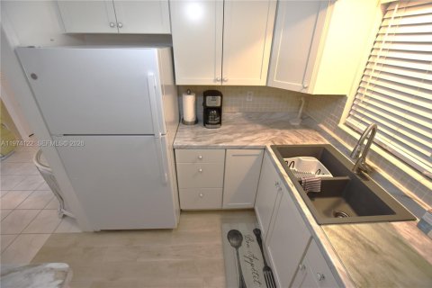 Casa en venta en West Palm Beach, Florida, 1 dormitorio, 56.76 m2 № 2036443 - foto 4