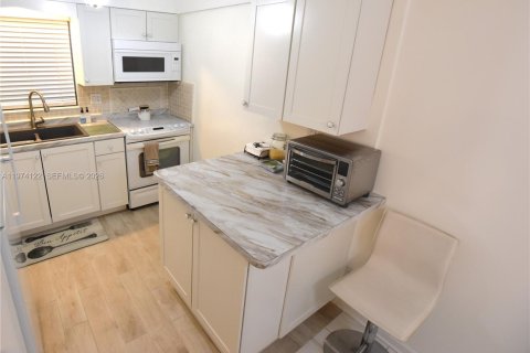 Casa en venta en West Palm Beach, Florida, 1 dormitorio, 56.76 m2 № 2036443 - foto 6