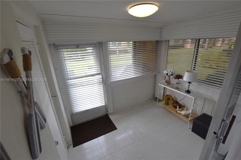 Casa en venta en West Palm Beach, Florida, 1 dormitorio, 56.76 m2 № 2036443 - foto 12