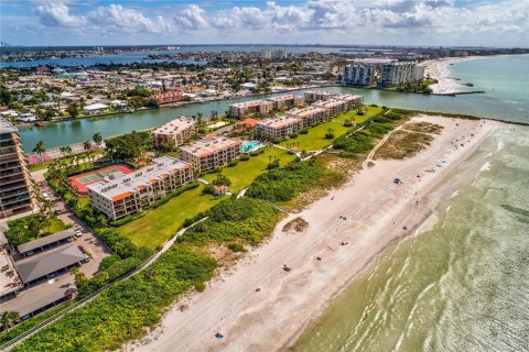 Copropriété à vendre à Treasure Island, Floride: 2 chambres, 103.59 m2 № 1514647 - photo 2
