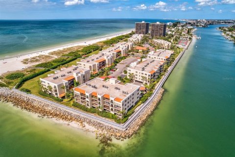 Copropriété à vendre à Treasure Island, Floride: 2 chambres, 103.59 m2 № 1514647 - photo 1