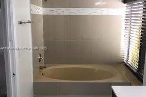 Снять в аренду кондоминиум в Уэст-Палм-Бич, Флорида 1 спальня, 58.25м2, № 2031596 - фото 4