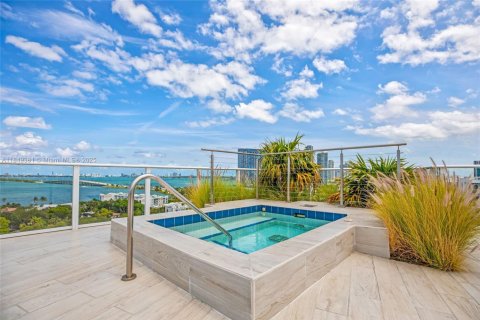 Condominio en alquiler en Miami, Florida, 1 dormitorio, 59.46 m2 № 1851931 - foto 18
