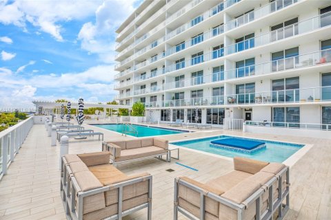 Condominio en alquiler en Miami, Florida, 1 dormitorio, 59.46 m2 № 1851931 - foto 5